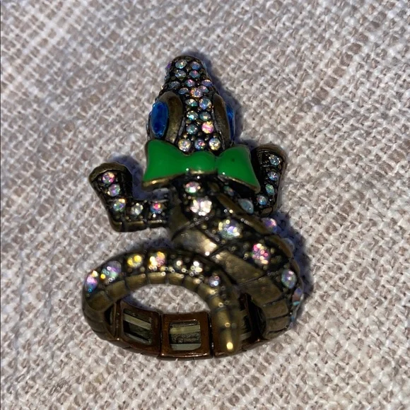 Betsy Johnson Vintage Crystal Encrusted Alligator Stretch Band Ring w/Green Bow - Picture 2 of 3